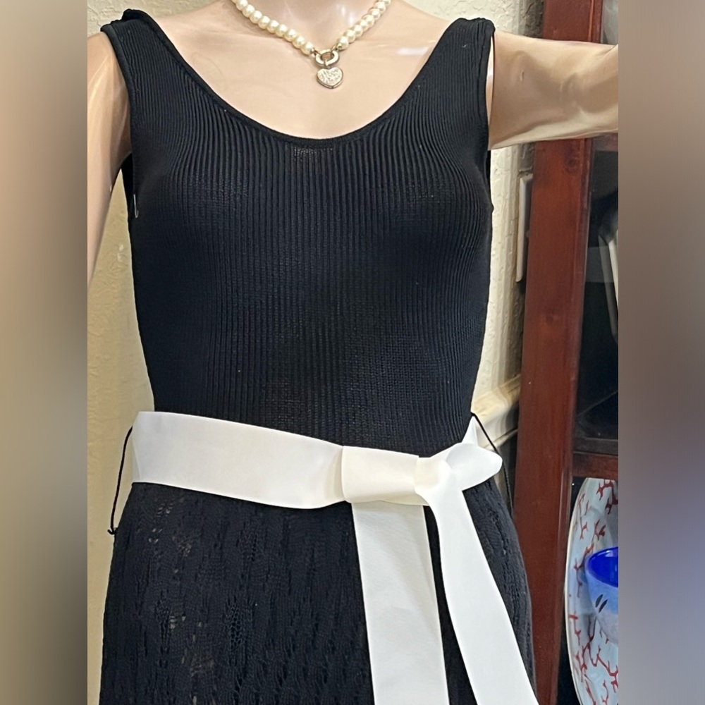 Black Sleeveless Dress with White Bow - Picture 3 of 9